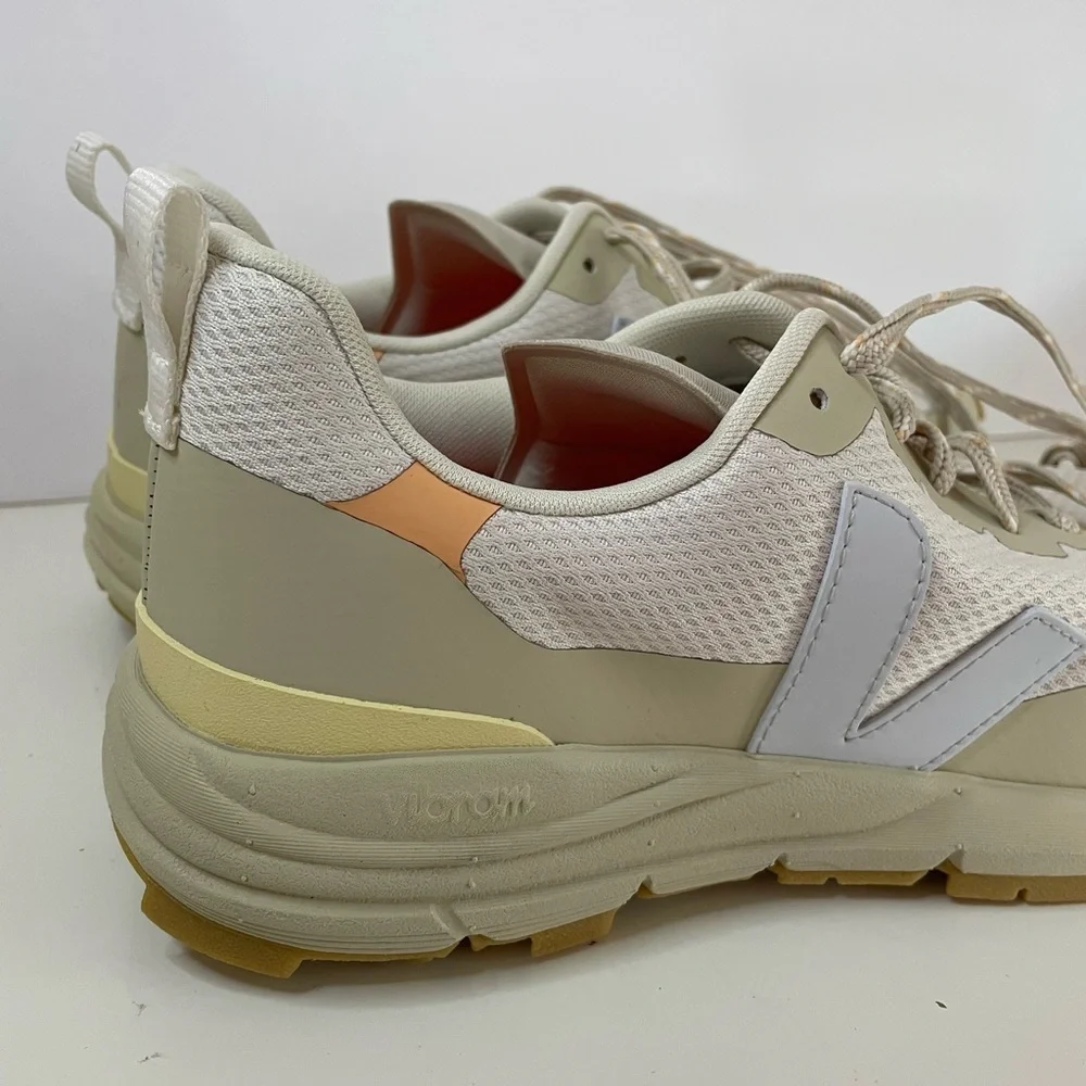 NWOT Veja Dekkan Sneaker Size 10 Women’s